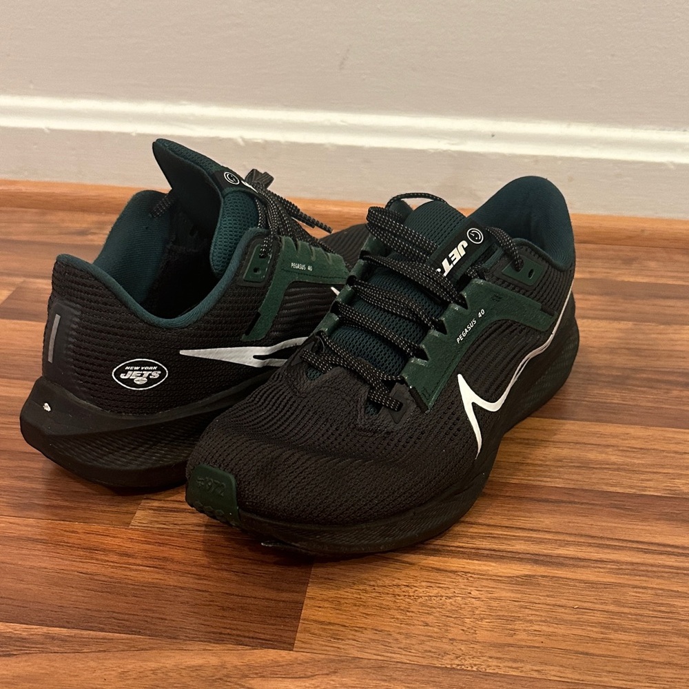 Black and Green New York Jets Athletic Shoes Like New M10